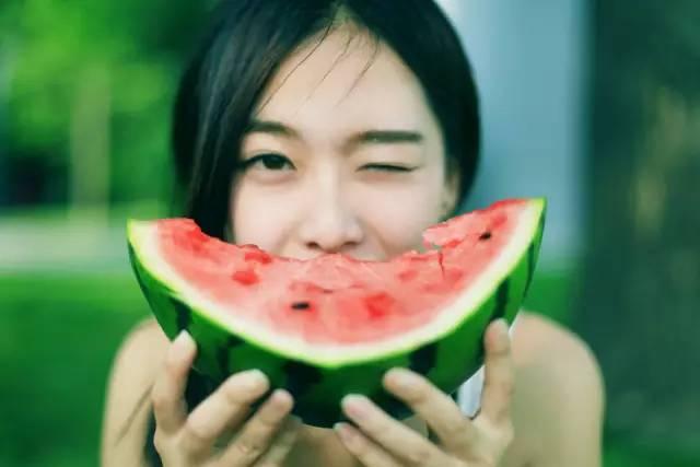 娱乐吃瓜酱无需多言,揭秘娱乐圈那些不为人知的幕后故事