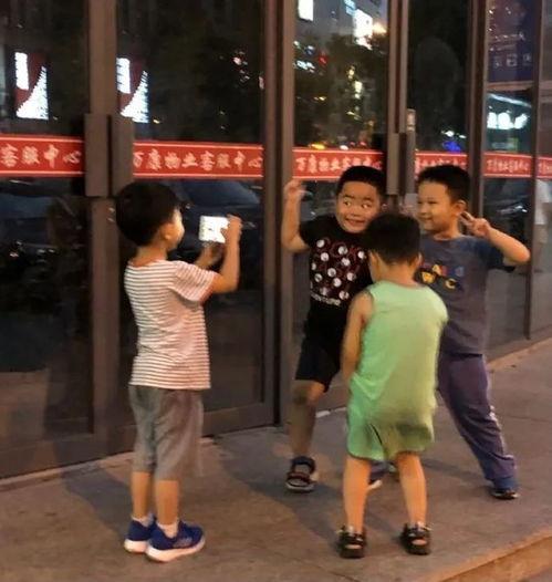 娱乐吃瓜头像男生图片,揭秘娱乐圈男星吃瓜瞬间  第1张