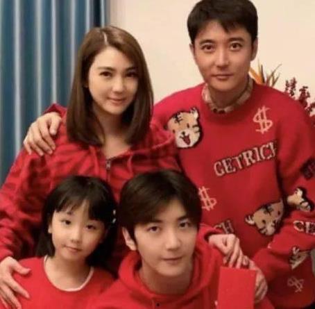 娱乐吃瓜头像男生图片,揭秘娱乐圈男星吃瓜瞬间  第3张