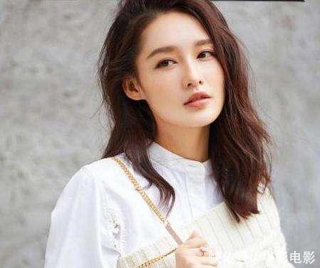 娱乐吃瓜君李沁是谁,娱乐圈的清新“吃瓜”女神  第1张